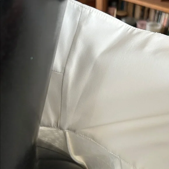 BCBG MAXAZRIA, sz 0, Ivory bridal/resort style of crêpe, lace and tulle. NWOT. - Picture 8 of 8